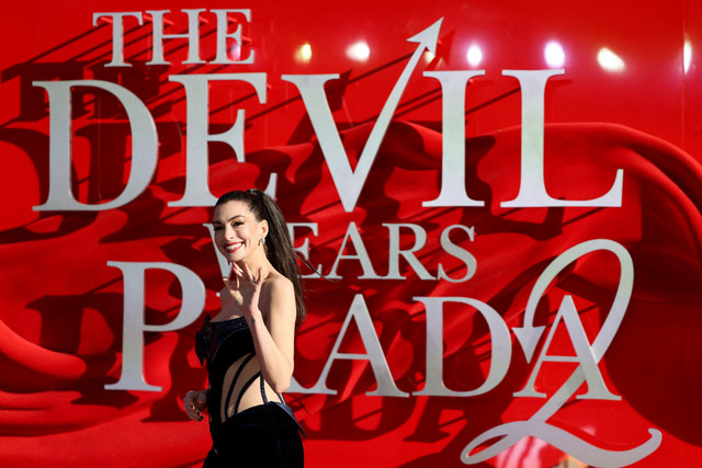 Anne Hathaway menghadiri pemutaran perdana Eropa film "The Devil Wears Prada 2" di London, Inggris, Rabu (23/4/2026). Foto: Jack Taylor/REUTERS