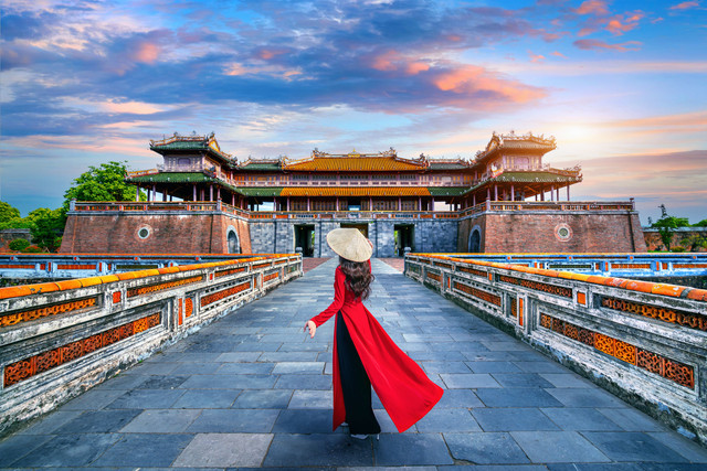 Ilustrasi turis di Vietnam. Foto: Guitar photographer/Shutterstock