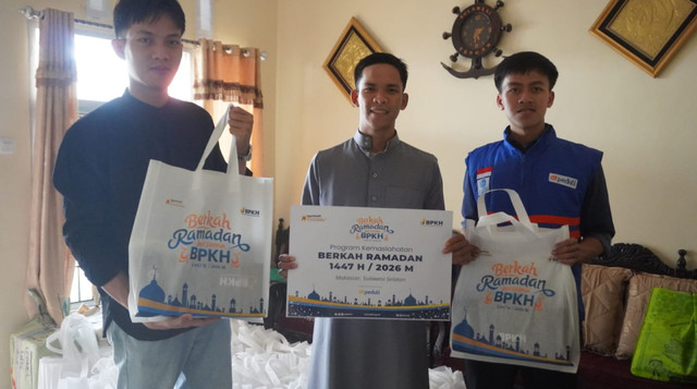 BPKH dan DT Peduli Berikan Bingkisan Lebaran untuk penerima manfaat di Kota Makassar dan Maros (Sumber : DT Peduli)