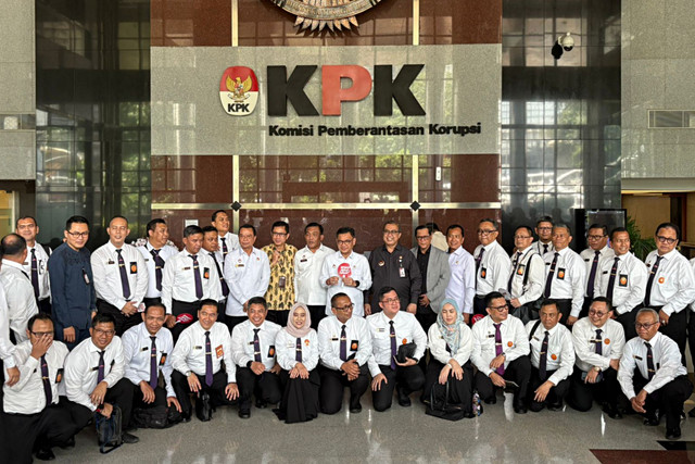 Gubenur Lemhanas Ace Hasan Syadzily saat mendatangi KPK, Jakarta Selatan, Kamis (23/4/2026). Foto: Rayyan/Kumparan