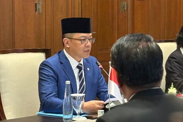 Menlu Sugiono saat pertemuan bilateral dengan Menlu Filipina Theresa Lazaro di Kemlu, Jakarta, Kamis (23/4/2026). Foto: Zamachsyari/kumparan