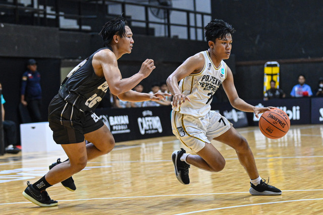Campus League Basket Putra - Grup A, Universitas Ciputra vs Politeknik Perkapalan Negeri Surabaya di GOR Unesa, Rabu (22/4). Foto: Campus League