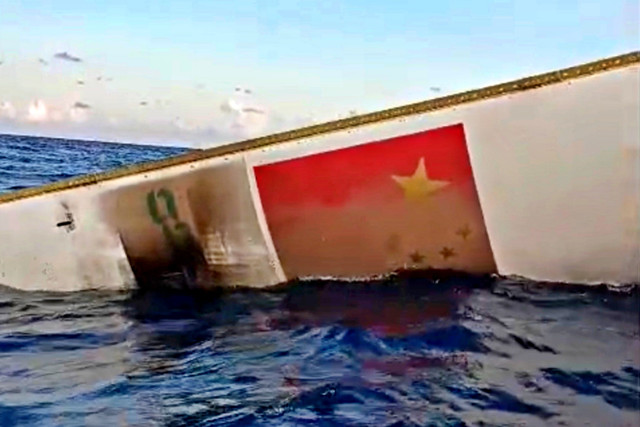 Puing mengapung di perairan Kepulauan Anambas. Foto: Dok. Istimewa