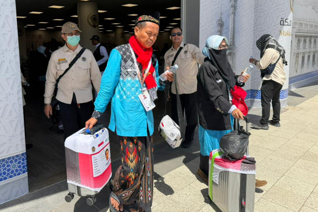 Kedatangan jemaah haji Indonesia lewat jalur Makkah Route atau fast track di Bandara Prince Muhammad Bin Abdul Aziz, Madinah. Foto: Lutfan Darmawan/kumparan