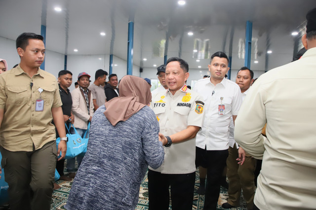 Ketua Satuan Tugas (Satgas) Percepatan Rehabilitasi dan Rekonstruksi Pascabencana Sumatera Muhammad Tito Karnavian di hunian sementara (huntara) Desa Tunyang, Kecamatan Timang Gajah, Kabupaten Bener Meriah, Aceh, Senin (20/4/2026). Foto: Dok. Kemendagri