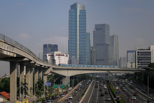 Suasana Jalan Gatot Subroto, Jakarta, Jumat (24/4/2026). Foto: Jamal Ramadhan/kumparan