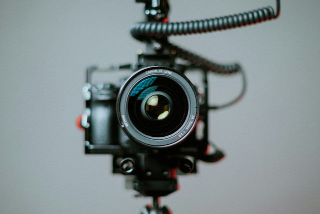 Ilustrasi kamera vlog 4K murah 2026. Foto: Unsplash