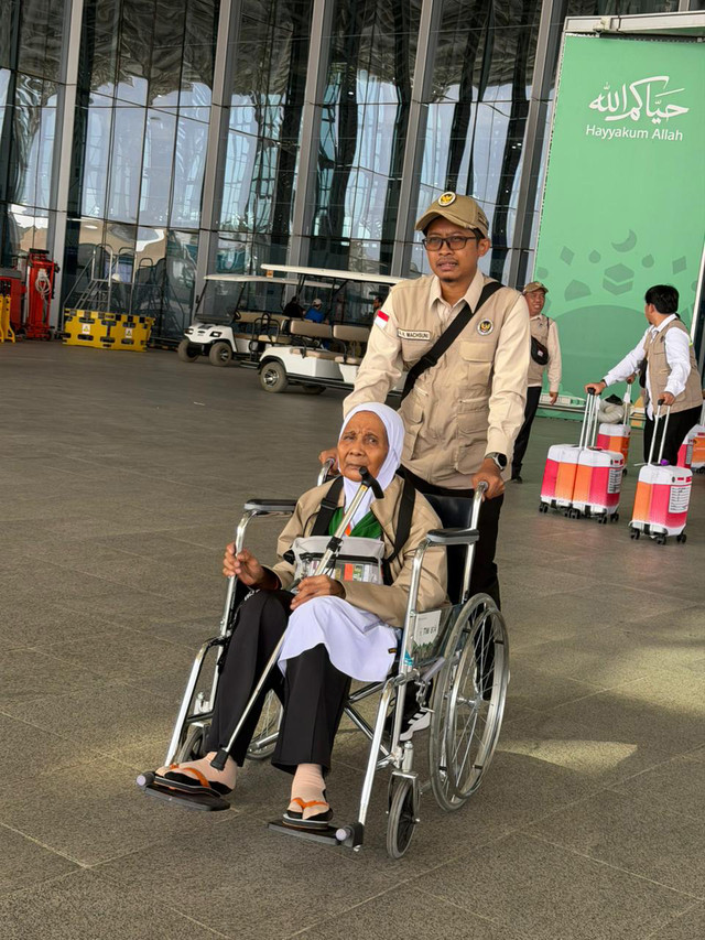 Fasilitas ramah lansia bagi jemaah haji Indonesia di Bandara Prince Mohammad Bin Abdul Aziz Madinah pada Jumat (24/4/2026). Foto: Dok. MCH 2026