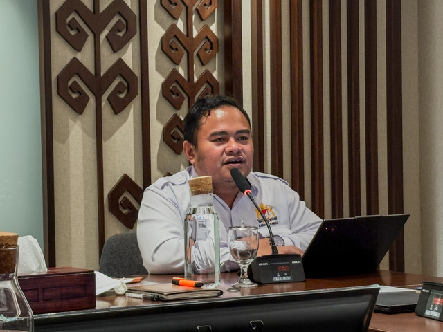 Direktur Kadin Indonesia Institute, Fakhrul Fulvian, dalam Konferensi Pers Kadin Business Pulse Q1 2026 di Menara Kadin, Jakarta Selatan, Jumat (24/4/2026). Foto: Najma Ramadhanya/kumparan