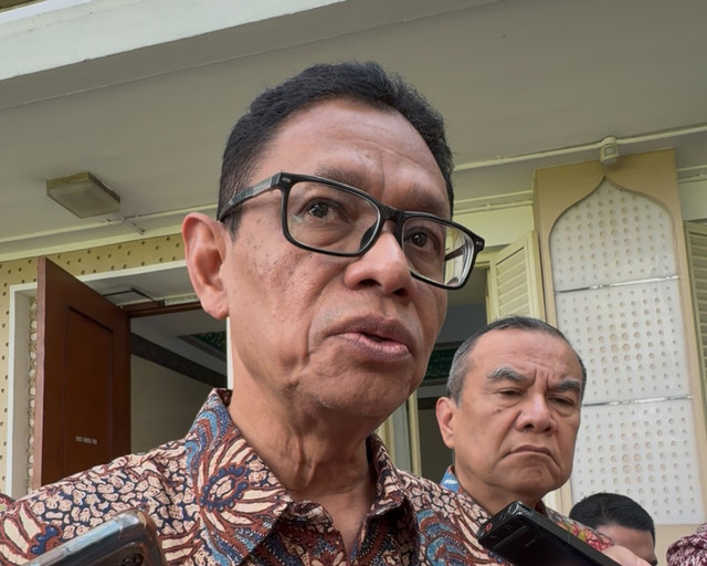 Wakil Menteri ESDM, Yuliot Tanjung, di kantornya, Jakarta, Jumat (24/4/2026). Foto: Muhammad Fhandra Hardiyon/kumparan