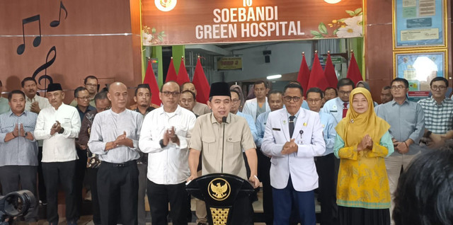 Bupati Jember, Muhammad Fawait mengumumkan capaian RSD dr Soebandi. Foto: kumparan