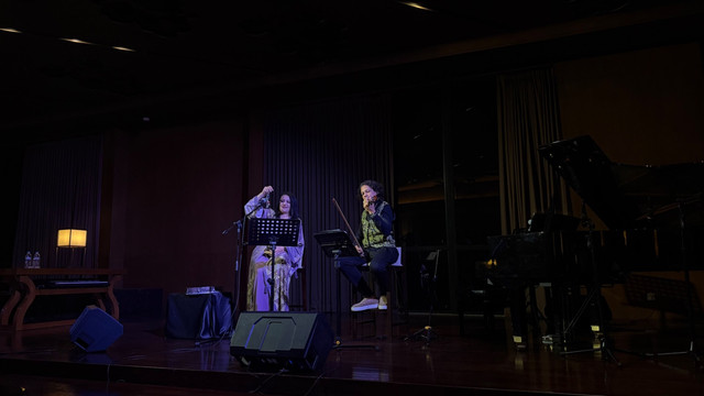 Konser "Avec le Temps" di Eboni Bar & Lounge, Hotel Tentrem Yogyakarta, Rabu (22/4). Foto: Pandangan Jogja/Bening Banyune