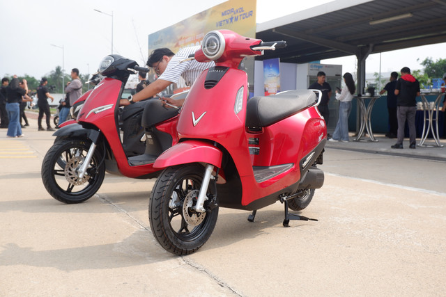 Motor listrik VinFast Neo (kanan). Foto: Sena Pratama/kumparan