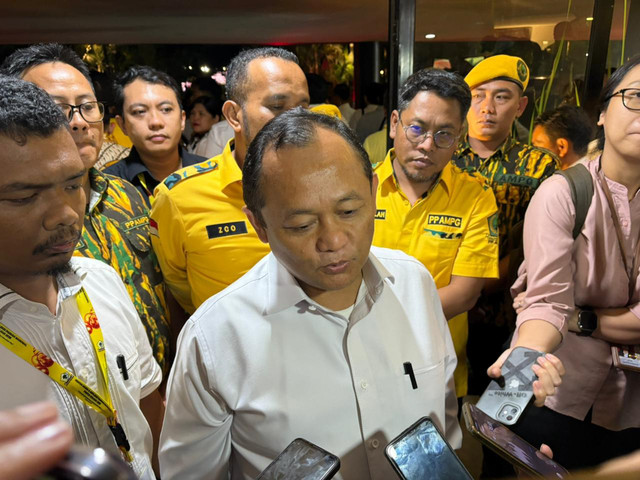 Sekjen Golkar Sarmuji di Tennis Indoor Senayan, Jakarta pada Jumat (24/4/2026) Foto: Abid Raihan/kumparan