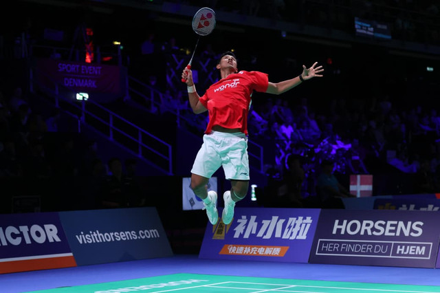 Alwi Farhan saat membela tim Indonesia di Piala Thomas 2026 yang digelar di Horsens, Denmark. Foto: PBSI