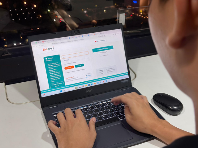 Ilustrasi nasabah dalam mengakses BNIdirect. Foto: Dok. BNI