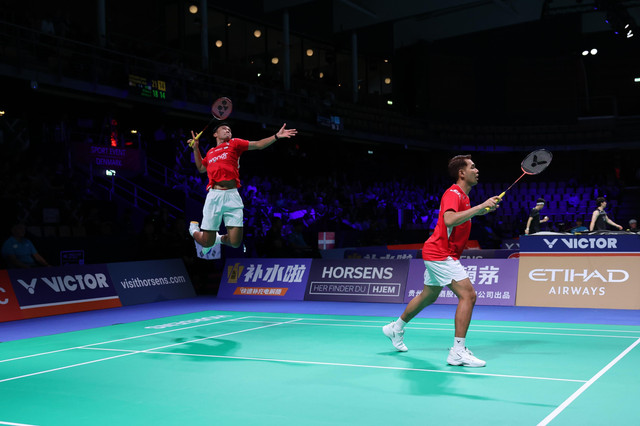Fajar Alfian dan Muhammad Shohibul berhasil meraih kemenangan 21-14, 21-8 pada hari pertama Piala Thomas 2026, Jumat (24/4) di Forum Horsens, Denmark. Foto: Dok. Istimewa