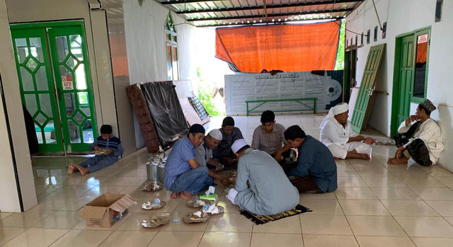 TDA Pangkep Bagikan 250 Porsi Makan Gratis di Masjid Nurul Jihad
