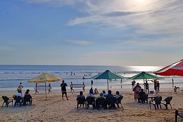 Turis di Pantai Kuta, Bali. Foto: Denita br Matondang/kumparan