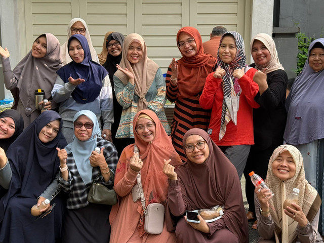 foto : warga berfoto bersama, dok pribadi yanti