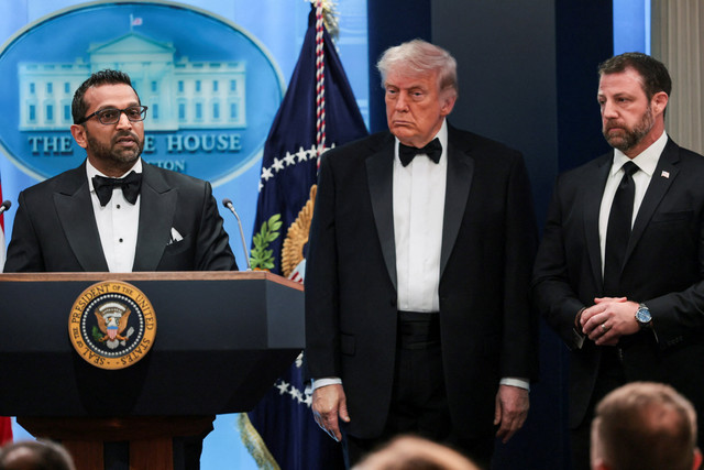 Presiden AS Donald Trump memberikan keterangan pers menyusul insiden penembakan selama makan malam tahunan Asosiasi Koresponden Gedung Putih di Washington, D.C., AS, Sabtu (25/4/2026). Foto: Jonathan Ernst/REUTERS