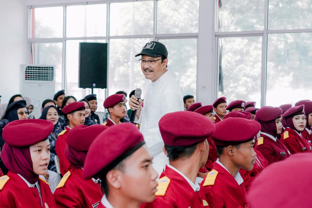 Menteri Sosial Saifullah Yusuf (Gus Ipul) meninjau SRMA 32 di Lampung Selatan, Minggu (26/4/2026). Foto: Kemensos RI