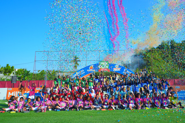 Para pemenang di MilkLife Soccer Challenge Samarinda Seri 2 2025/26 yang berlangsung di Borneo FC Training Centre, Samarinda, Kalimantan Timur. Foto: Dok. MilkLife Soccer Challenge