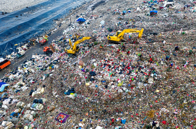 https://www.pexels.com/id-id/foto/pandangan-mata-burung-kerusakan-lingkungan-polusi-sampah-5424857/
