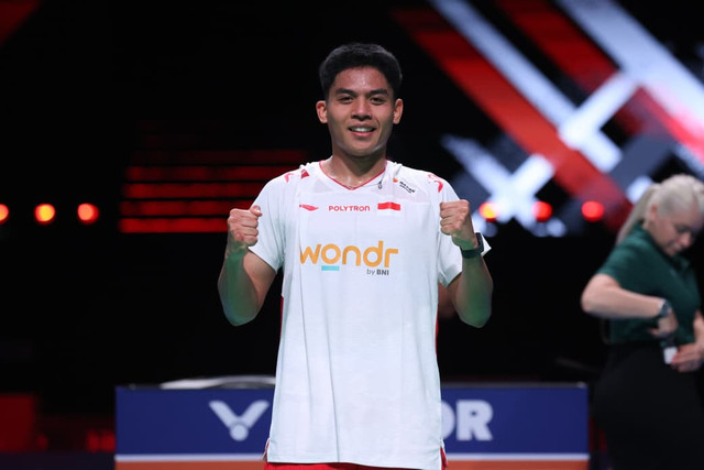 Tunggal putra Indonesia Zaki Ubaidillah saat melawan wakil Thailand pada pertandingan kedua babak grup Piala Thomas 2026 di Horsens, Denmark, Minggu (26/4/2026). Foto: PBSI