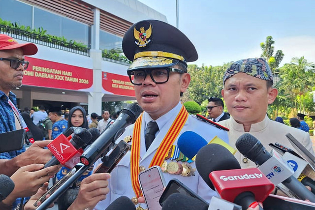 Doorstop Wakil Menteri Dalam Negeri, Bima Arya, usai Upacara Peringatan Hari Otonomi Daerah XXX Tahun 2026 di Kementerian Dalam Negeri, Jakarta Pusat pada Senin (27/4/2026). Foto: Kevin Daniel/kumparan