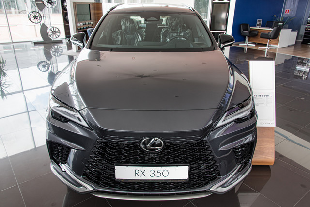 Mobil Lexus RX350. Foto: Renovacio/Shutterstock