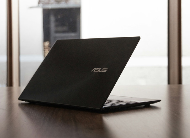 Ilustrasi laptop ASUS terbaik 2026. Foto: Unsplash