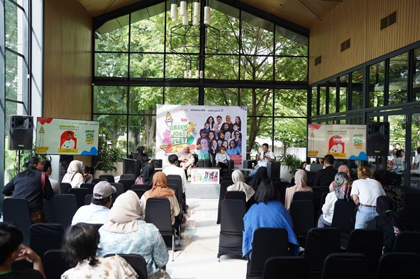Sesi talkshow "Green Talks" kedua bertema “The Human Side of Transition: Menjembatani Ilmu Sosial ke dalam Ekosistem Kerja Berkelanjutan” yang dimoderatori oleh Fitrianti Sofyan, Ali Bastoni selaku Ketua Kurban Dompet Dhuafa 2026