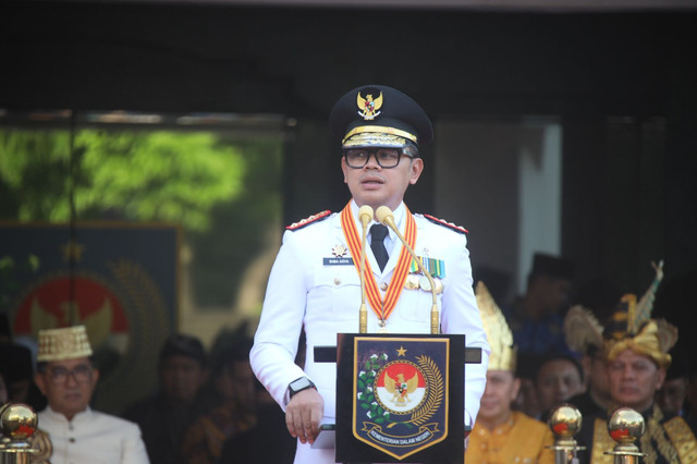 Wamendagri Bima Arya menjadi inspektur upacara Peringatan Hari Otonomi Daerah ke-30 di Plaza Gedung A, Kantor Pusat Kementerian Dalam Negeri (Kemendagri), Jakarta, Senin (27/4/2026). Foto: Kemendagri RI