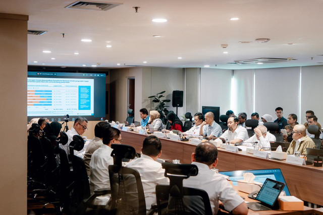 Kemensos bersama kementerian lain saat hadiri Rapat Penguatan Pemanfaatan Data Lintas Sektor di kantor Dewan Ekonomi Nasional (DEN), Senin (27/4/2026). Foto: Kemensos RI
