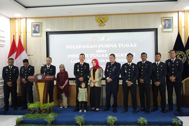 Momen Haru Iringi Pisah Sambut 9 Pegawai Lapas Mojokerto, Dari Purna Tugas Hingga Mutasi Jabatan Strategis (Foto:HumasLapasMoker)