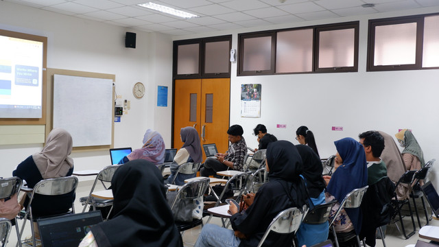 Ilustrasi mahasiswa ikut perkuliahan. Foto: Zakris Studio/Shutterstock