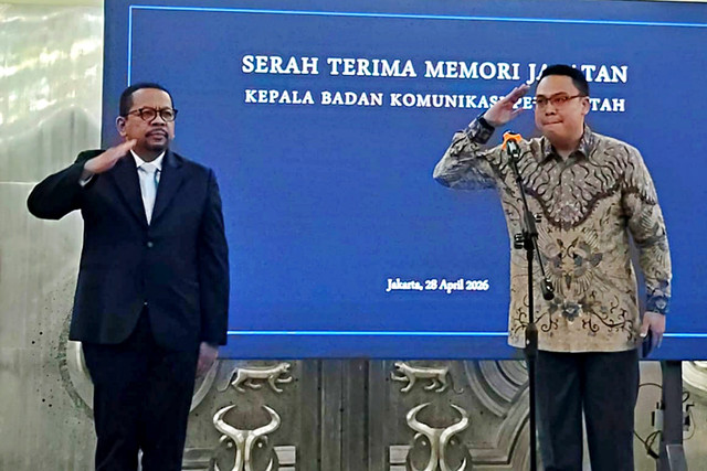 Serah Terima Jabatan (Sertijab) Kepala Bakom RI dari Angga Raka Prabowo kepada M.Qodari di Kantor Bakom RI, Jakarta, Selasa (28/4/2026). Foto: Zamachsyari/kumparan