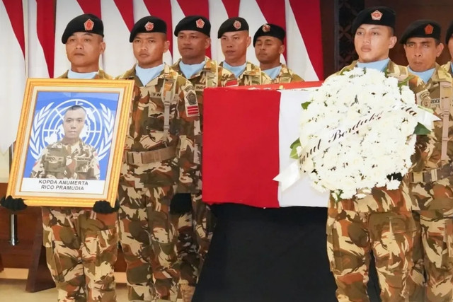 Pelepasan jenazah almarhum Kopda Anumerta Rico Pramudia di Terminal 3 VVIP Bandara Internasional Soekarno-Hatta, Tangerang, Selasa (28/4/2026). Foto: Instagram/@kodam_jayakarta