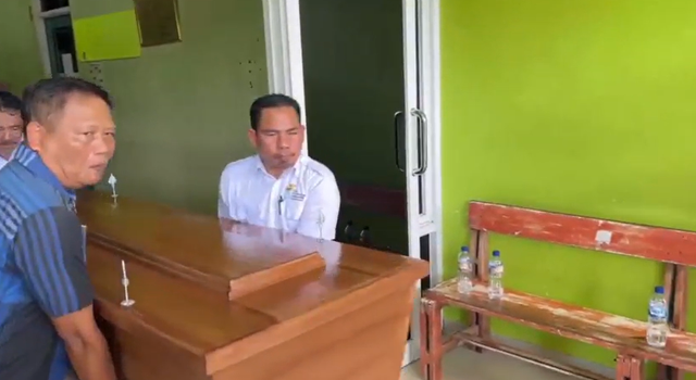 Jenazah Mia Citra (25 tahun) dibawa ke rumah duka di Tambun Selatan. Foto: kumparan