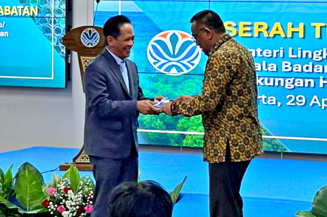 Serah Terima Jabatan Menteri Lingkungan Hidup di Gedung Kementerian LH, Kuningan, Jakarta Selatan, Rabu (29/4/2026). Foto: Rayyan/Kumparan