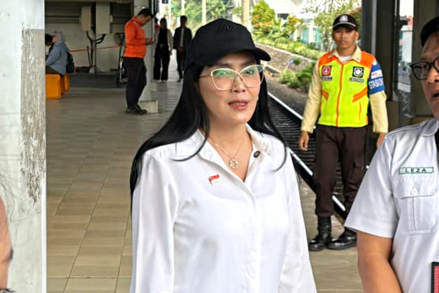 Anggota DPR RI Komisi XIII, Rieke Diah Pitaloka di Stasiun Bekasi Timur (29/4/2026). Foto: Kevin Daniel/kumparan