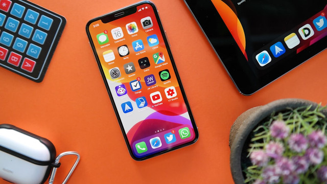 Ilustrasi aksesoris iPhone. Foto: Unsplash