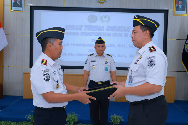 Sertijab Kepala Lapas Mojokerto Berlangsung Khidmat, Tongkat Estafet Kepemimpinan Resmi Beralih (Foto:HumasLapasMoker)