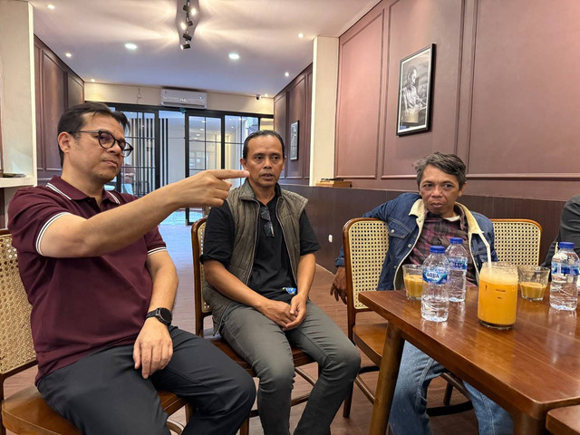 Wamen Komdigi Nezar Patria memaparkan langkah-langkah yang mungkin dikerjakan bersama untuk menekan pembajakan buku di Indonesia. Foto: ESP