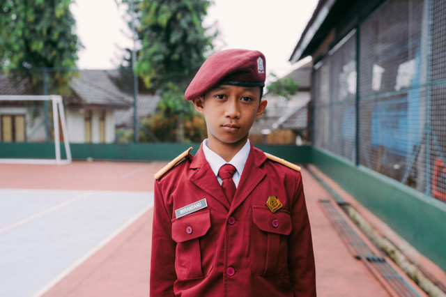 Wirandanu (13), siswa kelas VII SRMP 13 Banyumas, yang biasa mencari rumput untuk ternak, kini mempunyai harapan memperbaiki hidup berkat Sekolah Rakyat. Foto: Biro Humas Kemensos/Pian Ardiansyah