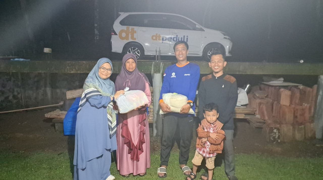DT Peduli Tasikmalaya Respon Cepat, Berikan bantuan untuk korban kebakaran di Jatiwaras (Sumber : DT Peduli)