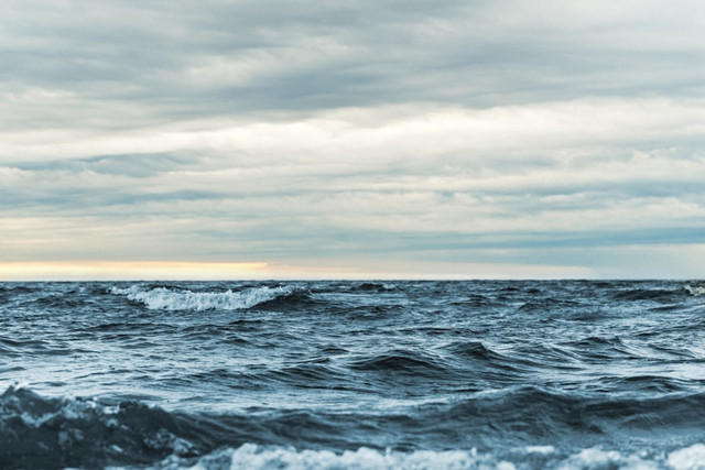 Ilustrasi ciri-ciri samudra atlantik, foto: unsplash/Ant Rozetsky