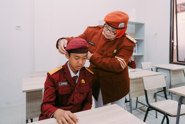 Kepala Sekolah Rakyat Menengah Pertama (SRMP) 13 Banyumas, Siti Isbandiyah (56). Foto: Dok. Kemensos