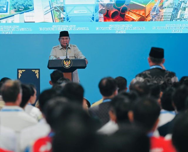 Presiden Prabowo Subianto saat groundbreaking 13 proyek hilirisasi nasional tahap II di Refinery Unit IV Cilacap, Jawa Tengah pada Rabu (29/4/2026). Foto: Dok. Sekretariat Presiden
